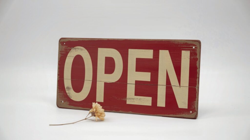 openと書かれた看板