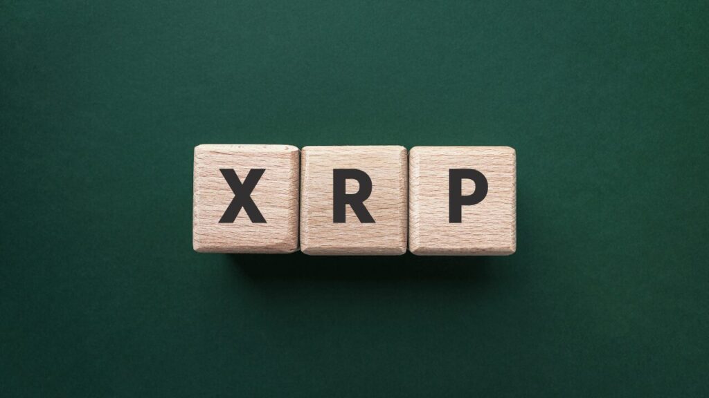 xrpと書かれた木のブロック