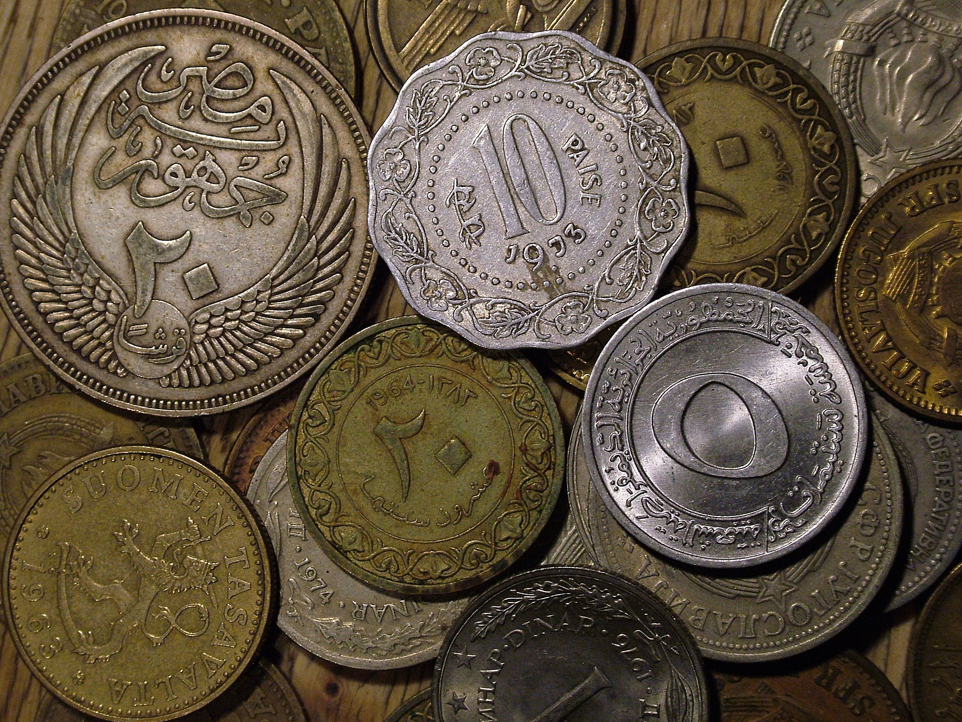 様々な種類のコイン